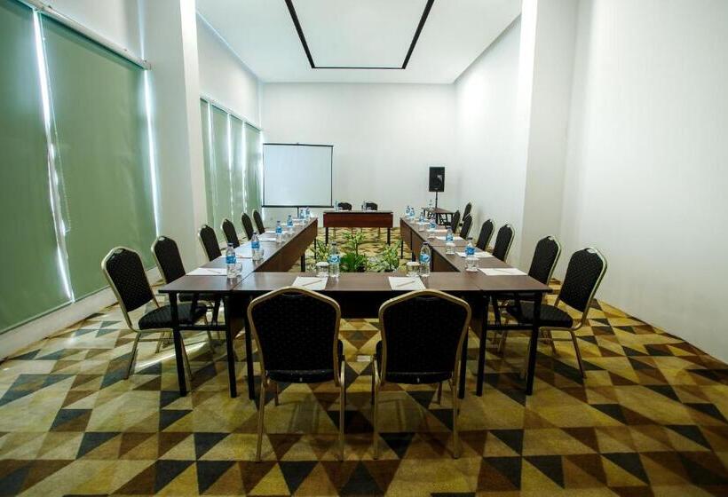 ホテル Grand Zuri Ketapang