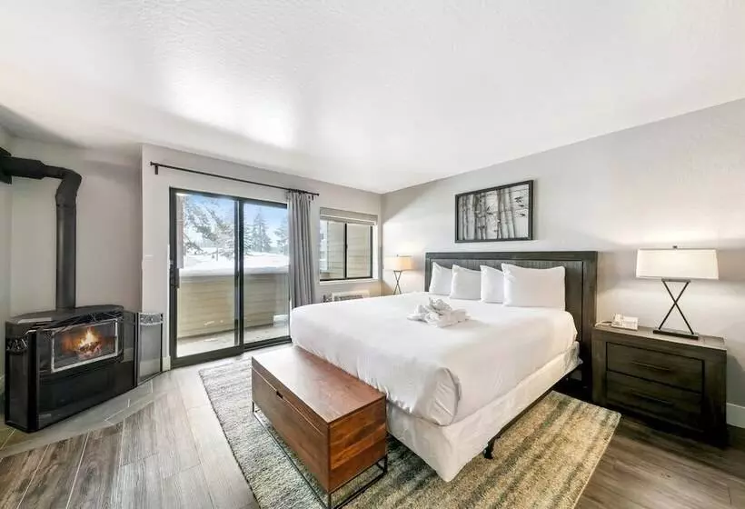 Newly Remodeled Studio At Lakeland Village Hotel Room By Redawning