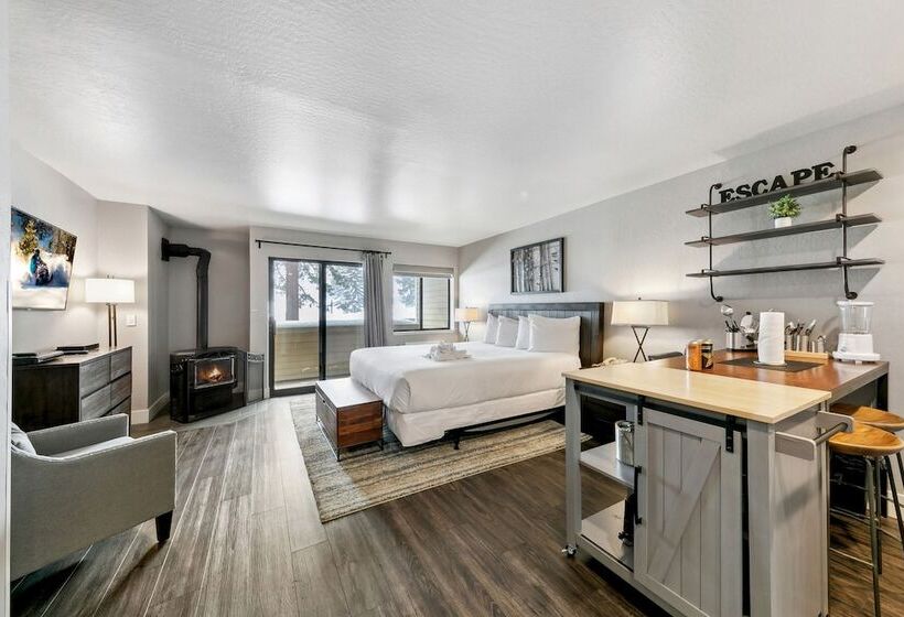 Newly Remodeled Studio At Lakeland Village Hotel Room By Redawning