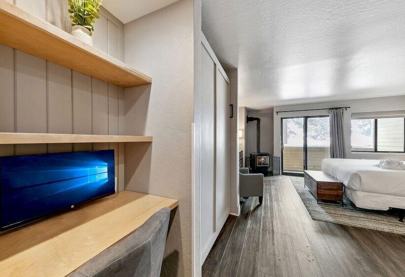 Newly Remodeled Studio At Lakeland Village Hotel Room By Redawning