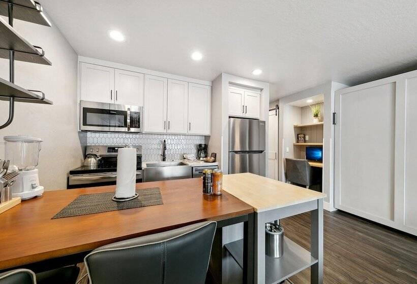 Newly Remodeled Studio At Lakeland Village Hotel Room By Redawning