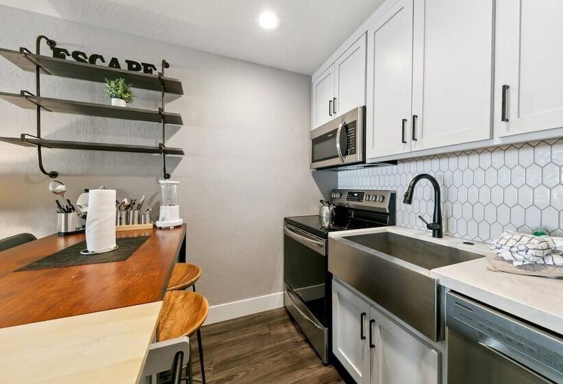 Newly Remodeled Studio At Lakeland Village Hotel Room By Redawning