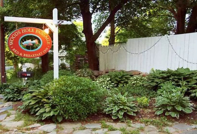 تختخواب و صبحانه Woods Hole Passage Inn