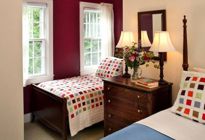 住宿加早餐 Woods Hole Passage Inn
