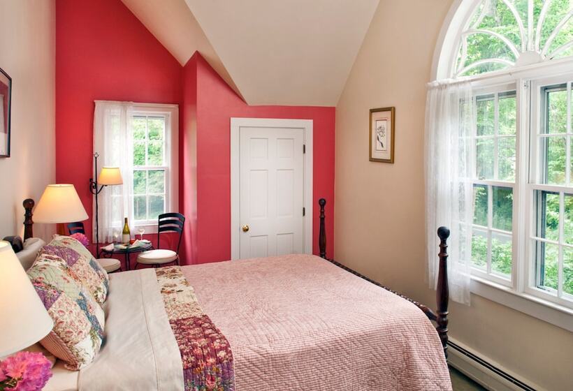 住宿加早餐 Woods Hole Passage Inn