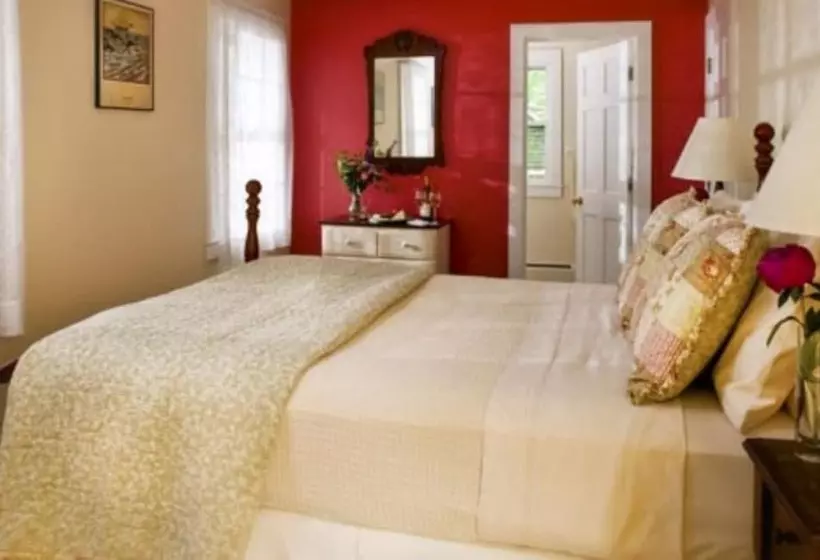 تختخواب و صبحانه Woods Hole Passage Inn