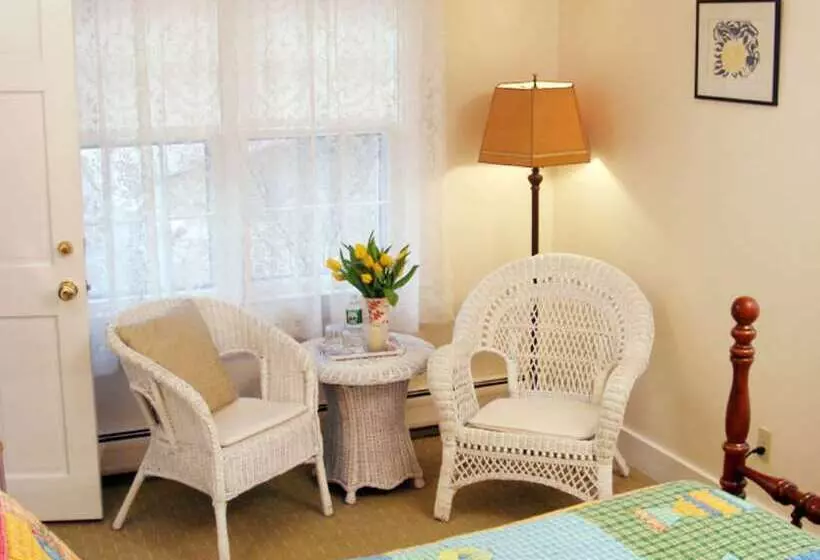 تختخواب و صبحانه Woods Hole Passage Inn