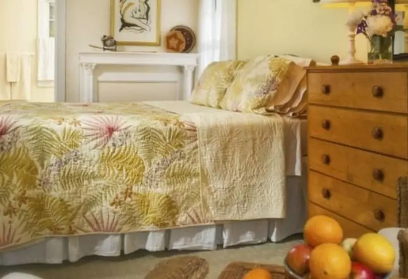 تختخواب و صبحانه Woods Hole Passage Inn