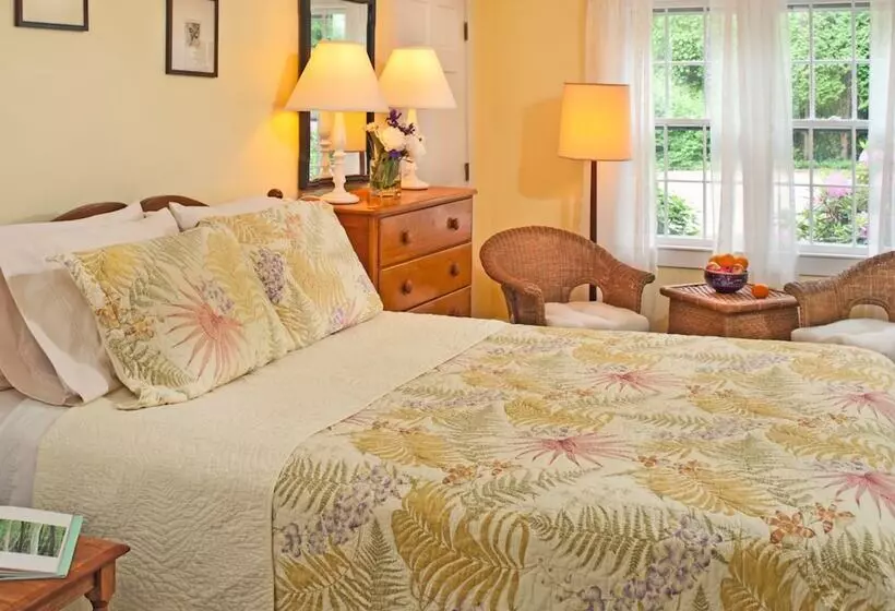 تختخواب و صبحانه Woods Hole Passage Inn