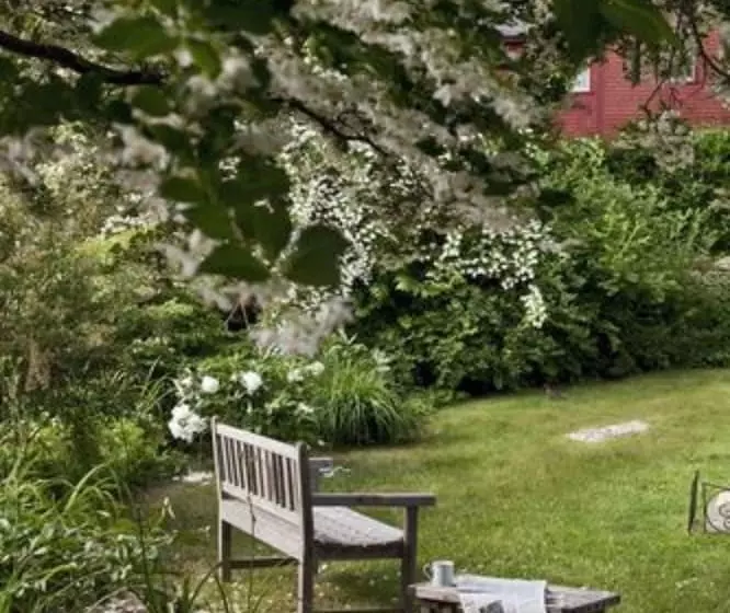 تختخواب و صبحانه Woods Hole Passage Inn