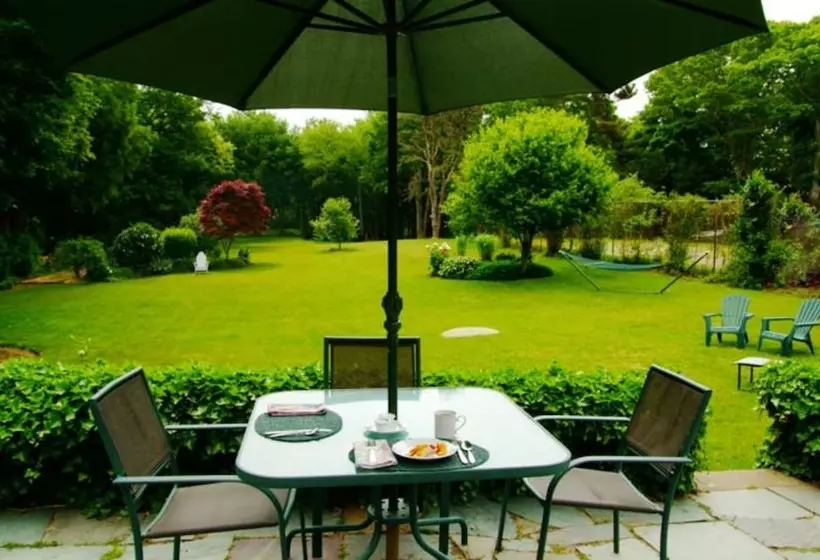 تختخواب و صبحانه Woods Hole Passage Inn