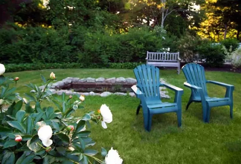 تختخواب و صبحانه Woods Hole Passage Inn