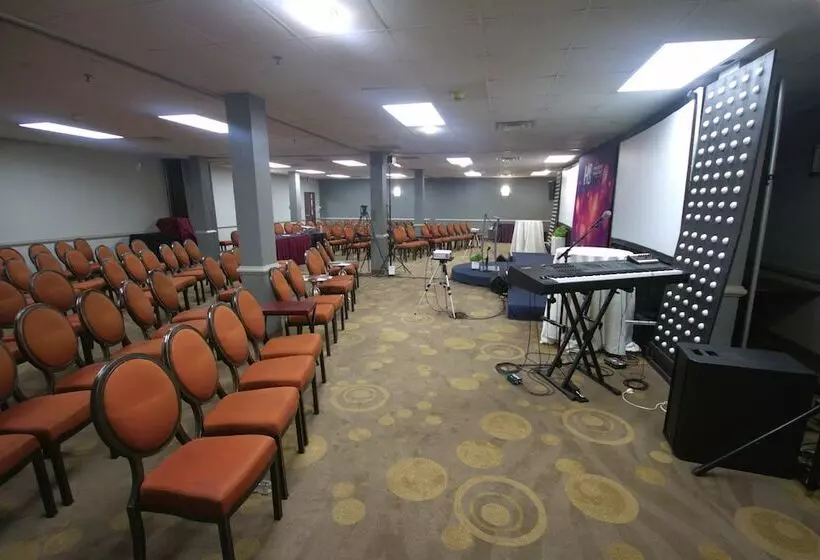 Atrium Hotel And Suites Dfw Airport