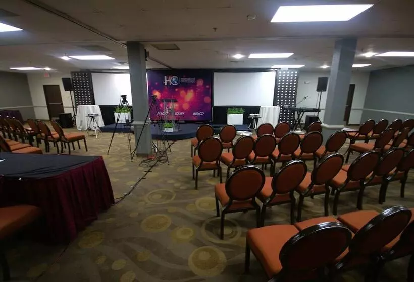 Atrium Hotel And Suites Dfw Airport