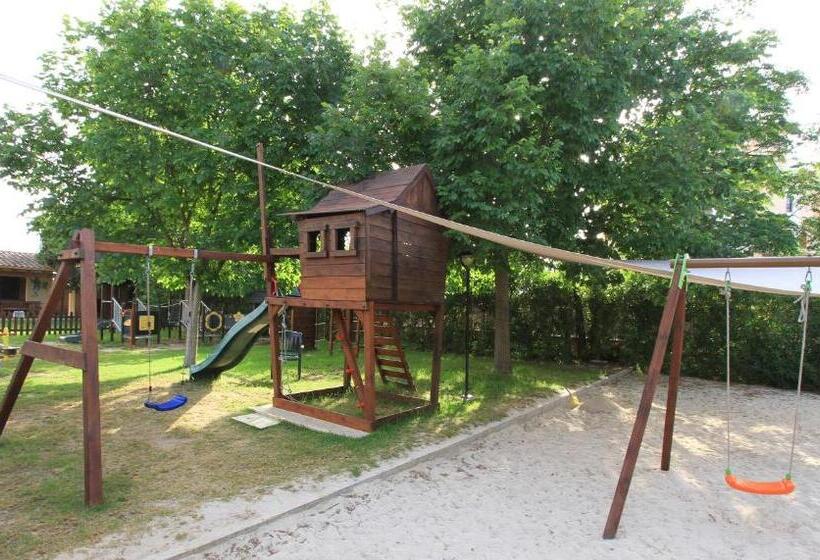 Отель Garbí Cala Millor