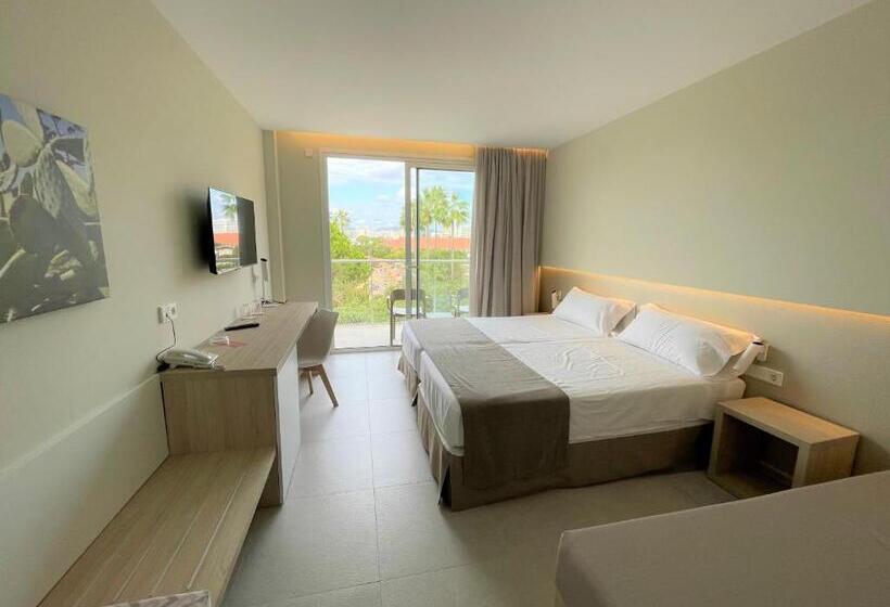 Отель Garbí Cala Millor