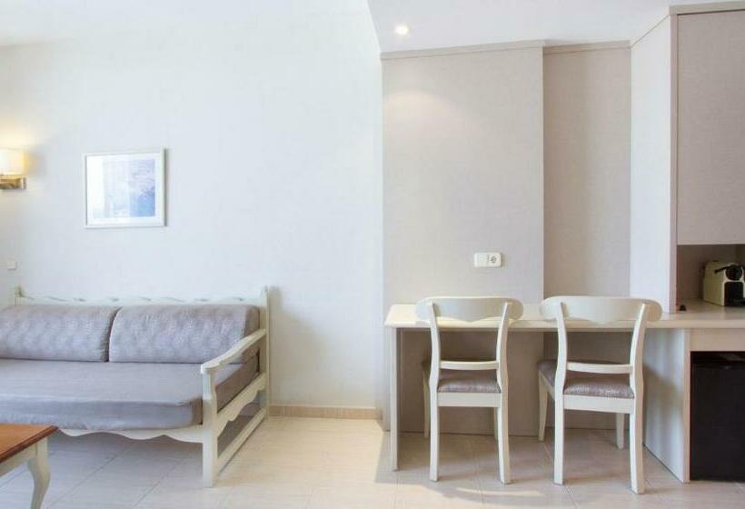 Отель Garbí Cala Millor