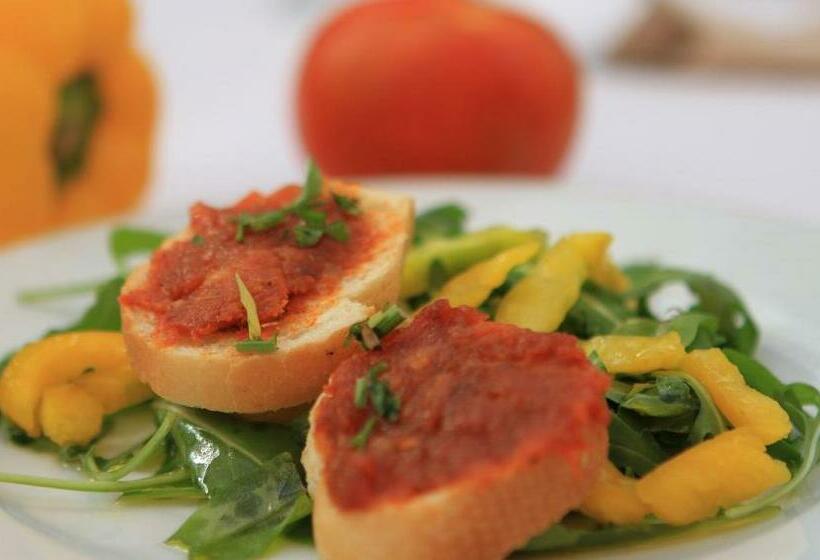 Отель Garbí Cala Millor