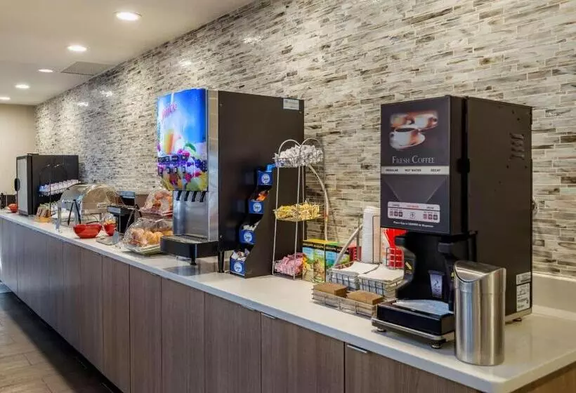 ホテル Comfort Suites Alpharetta Roswell   Atlanta Area