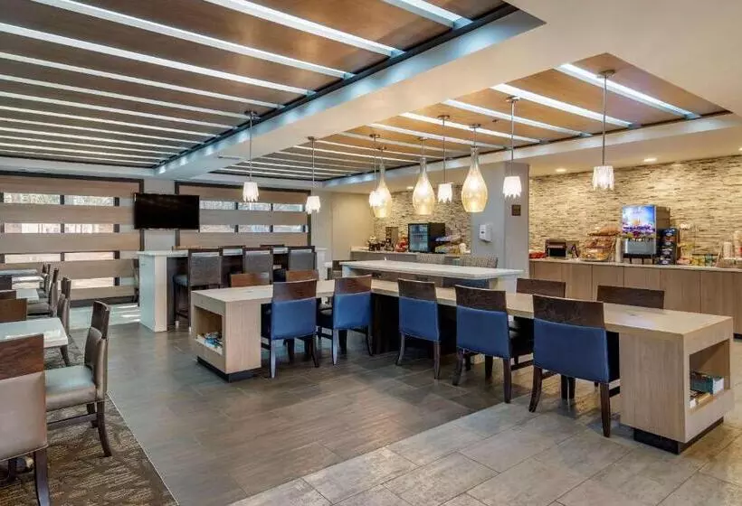 ホテル Comfort Suites Alpharetta Roswell   Atlanta Area