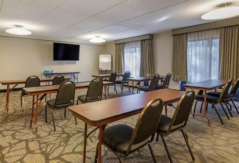ホテル Comfort Suites Alpharetta Roswell   Atlanta Area