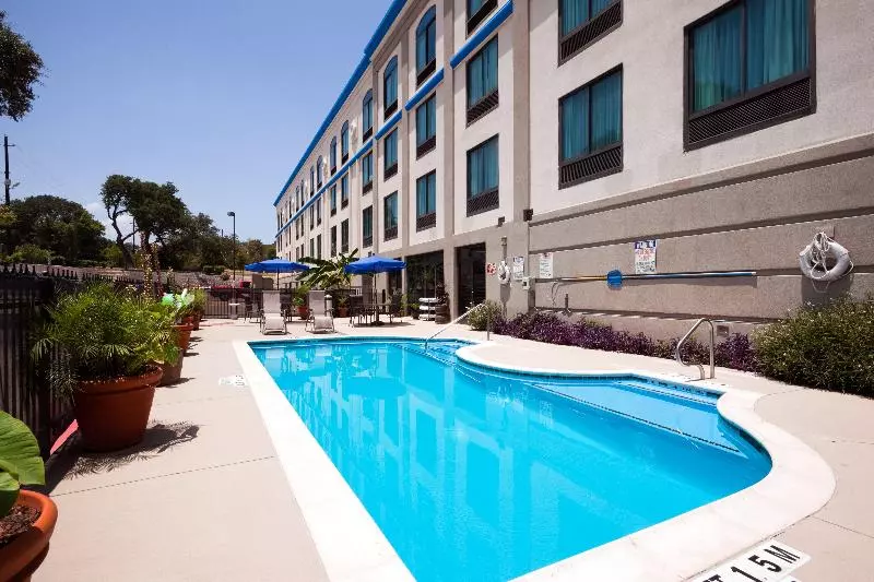 فندق Holiday Inn Express & Suites Austin North Central, An Ihg