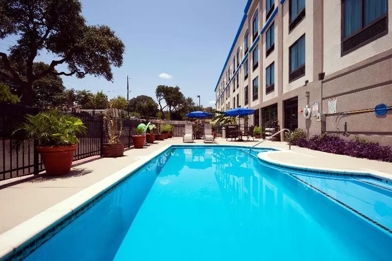 فندق Holiday Inn Express & Suites Austin North Central, An Ihg