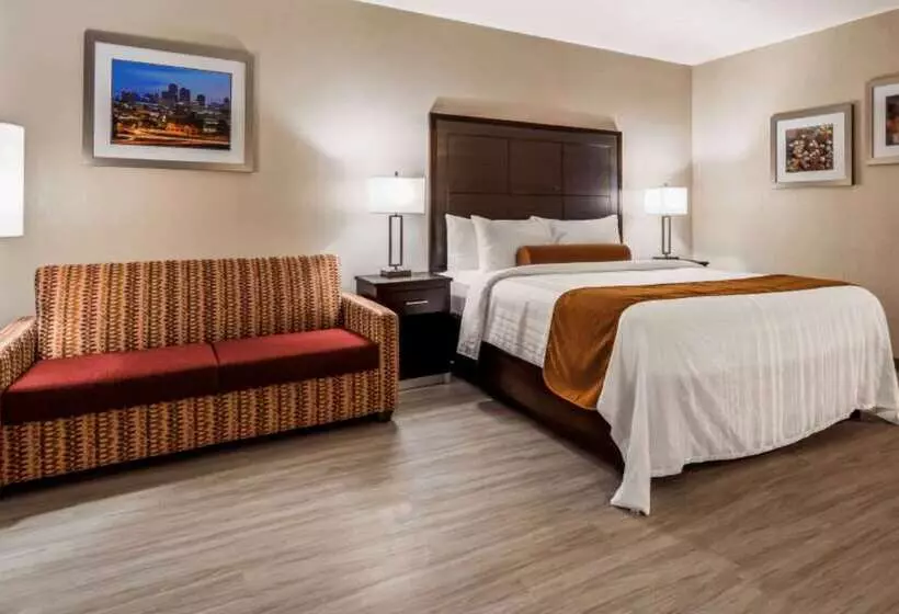 هتل Orangewood Inn & Suites Kansas City Airport