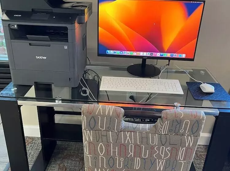 هتل Orangewood Inn & Suites Kansas City Airport