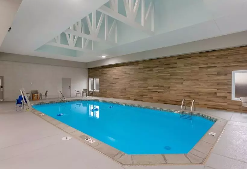 هتل Orangewood Inn & Suites Kansas City Airport