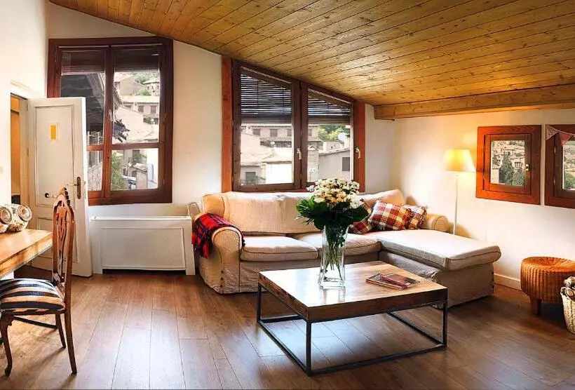 Отель Santa Maria De Alquezar