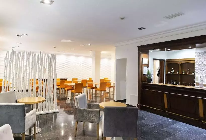 Hotel Serrano