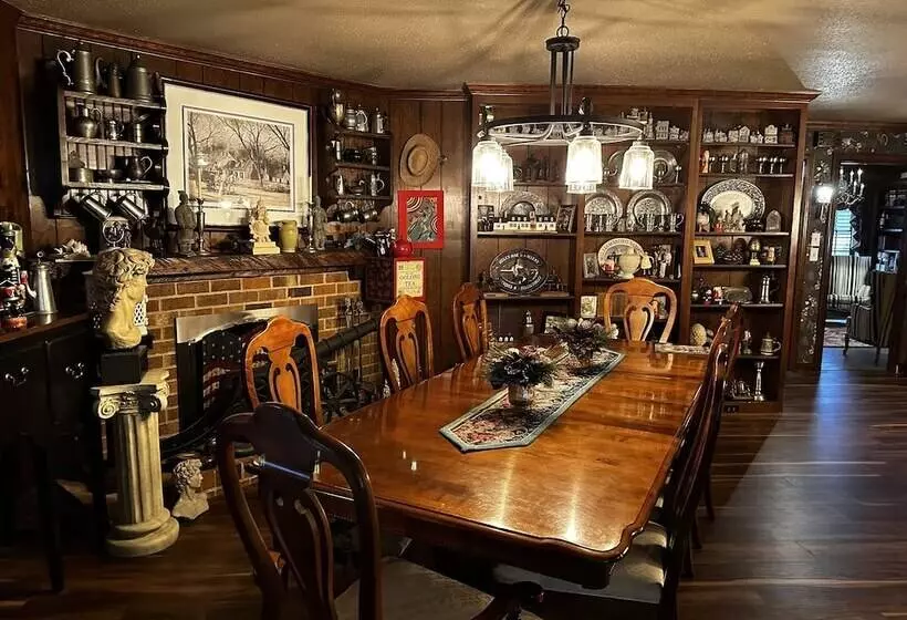 Отель Williamsburg Sampler B & B