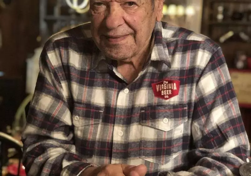 Отель Williamsburg Sampler B & B