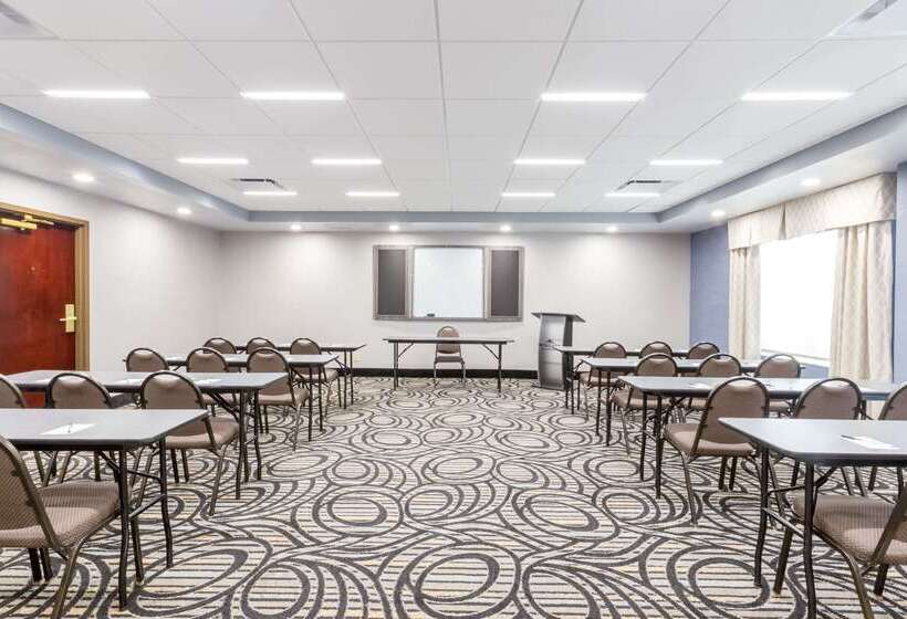 Hotel Wingate By Wyndham, Universal Studios   Free Theme Park Shuttle