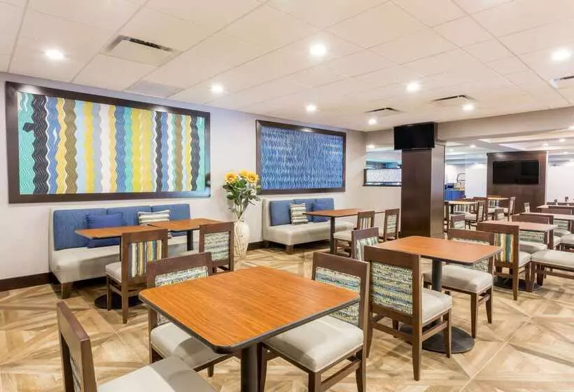 هتل Wingate By Wyndham, Universal Studios   Free Theme Park Shuttle