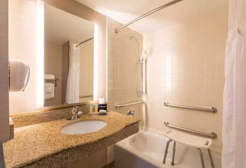 هتل Wingate By Wyndham, Universal Studios   Free Theme Park Shuttle