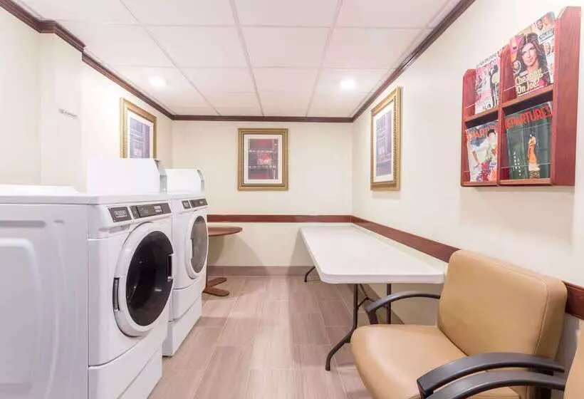 هتل Wingate By Wyndham, Universal Studios   Free Theme Park Shuttle