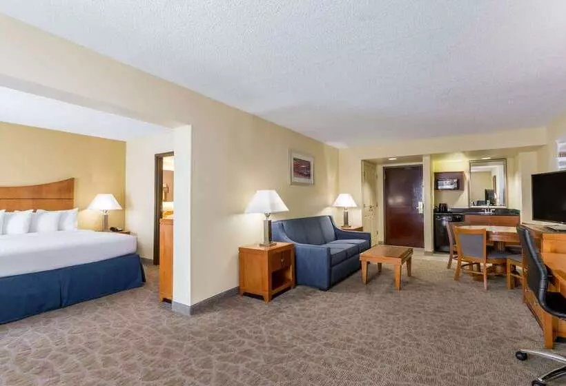 هتل Wingate By Wyndham, Universal Studios   Free Theme Park Shuttle