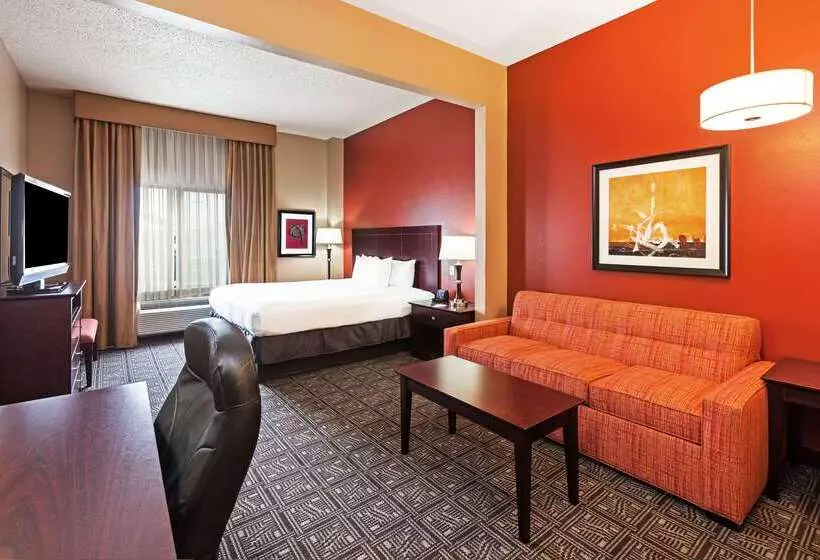 هتل Comfort Inn & Suites Irving Las Colinas Dfw