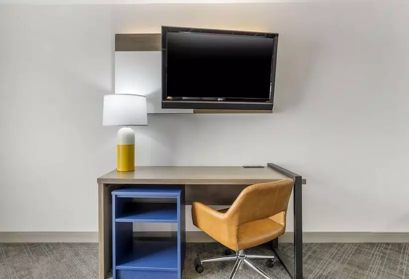 هتل Comfort Inn & Suites Irving Las Colinas Dfw