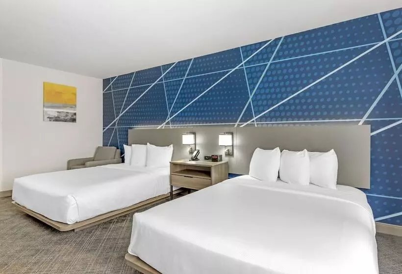 هتل Comfort Inn & Suites Irving Las Colinas Dfw