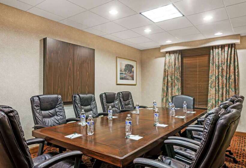 Отель Spark By Hilton Winchester