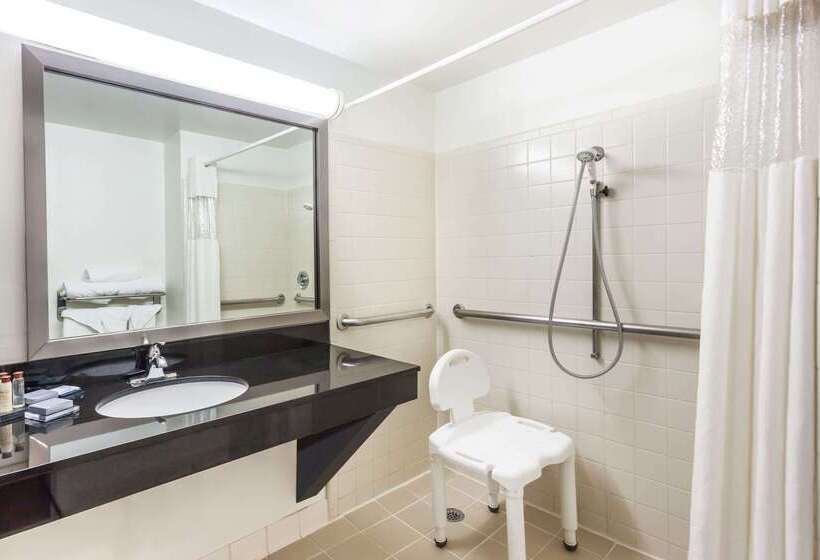 Отель Spark By Hilton Winchester