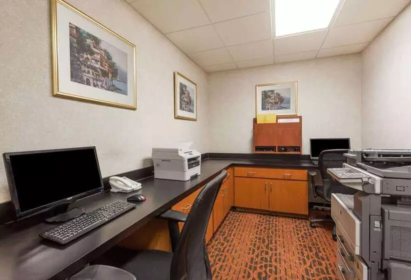 호텔 Spark By Hilton Winchester