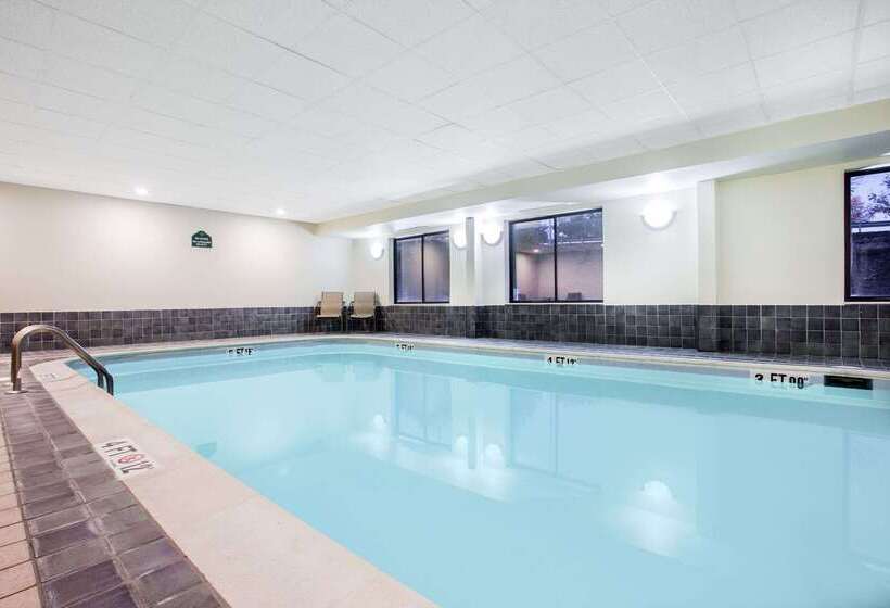 Отель Spark By Hilton Winchester