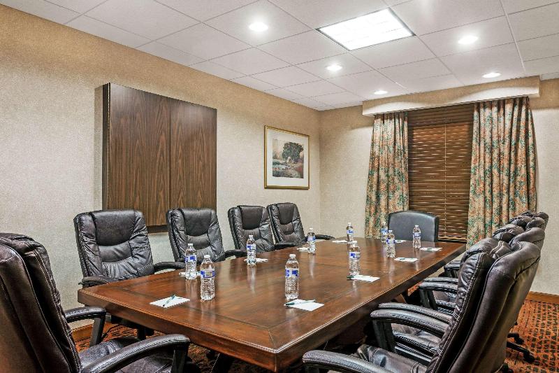 Отель Spark By Hilton Winchester