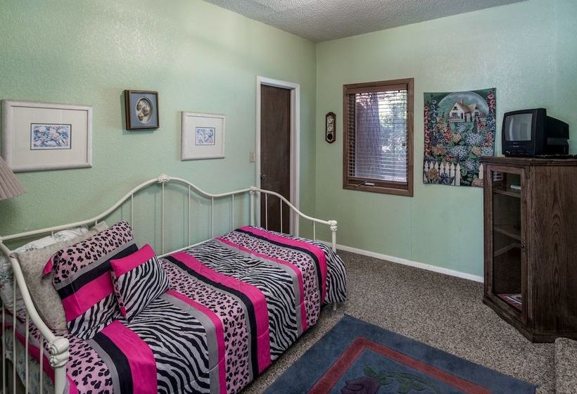 Lady Marmalade S River Cottage  Five Bedroom Cabin