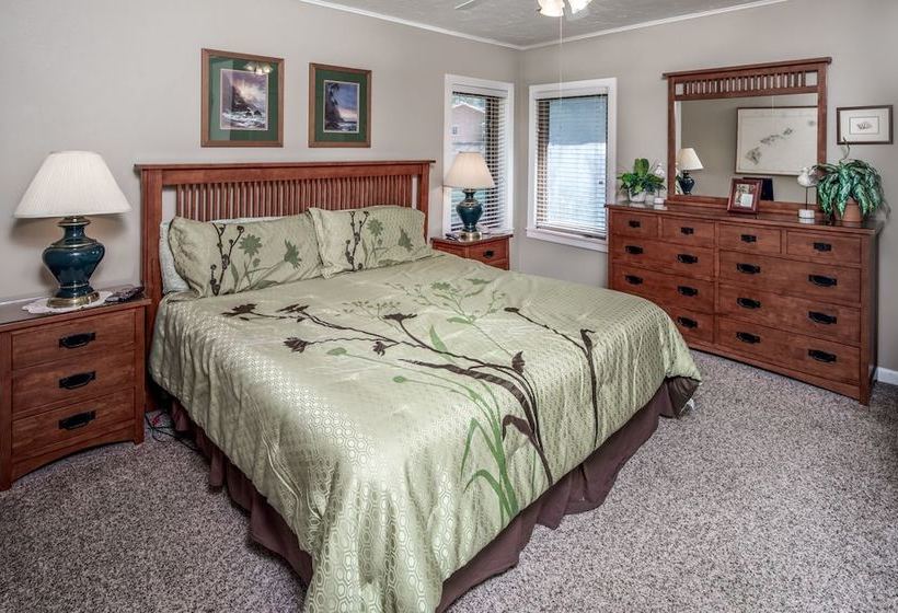 Lady Marmalade S River Cottage  Five Bedroom Cabin