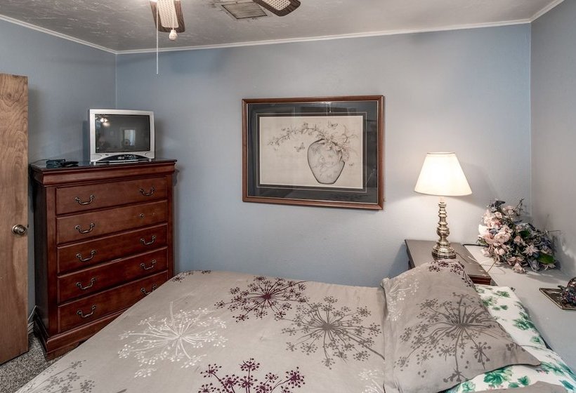 Lady Marmalade S River Cottage  Five Bedroom Cabin